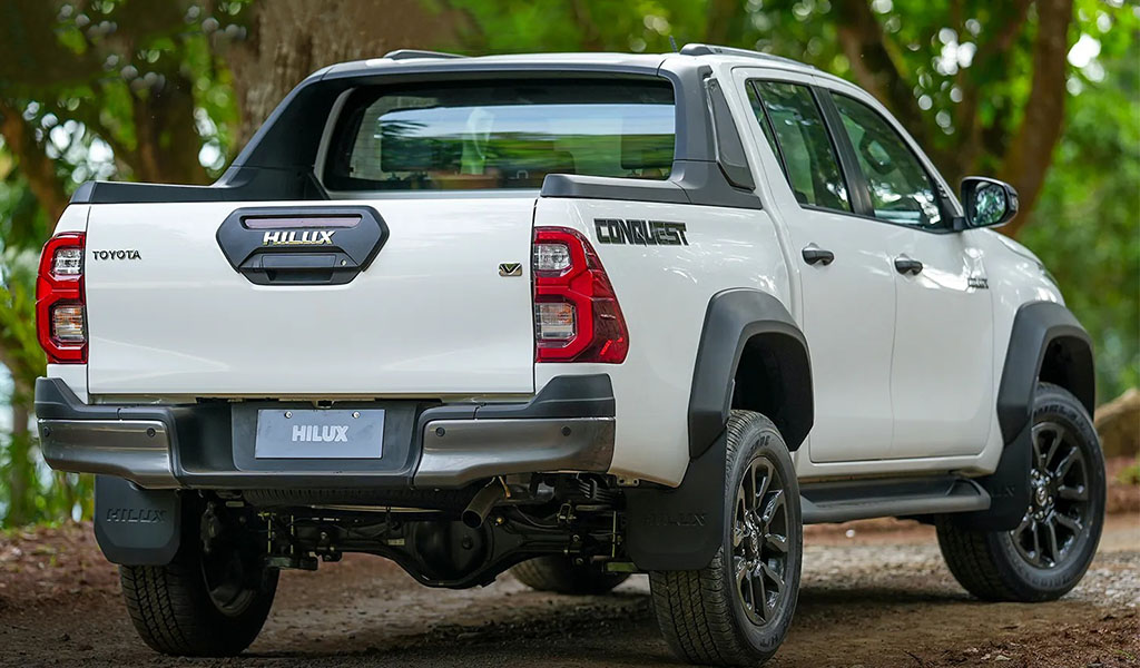 hilux features two